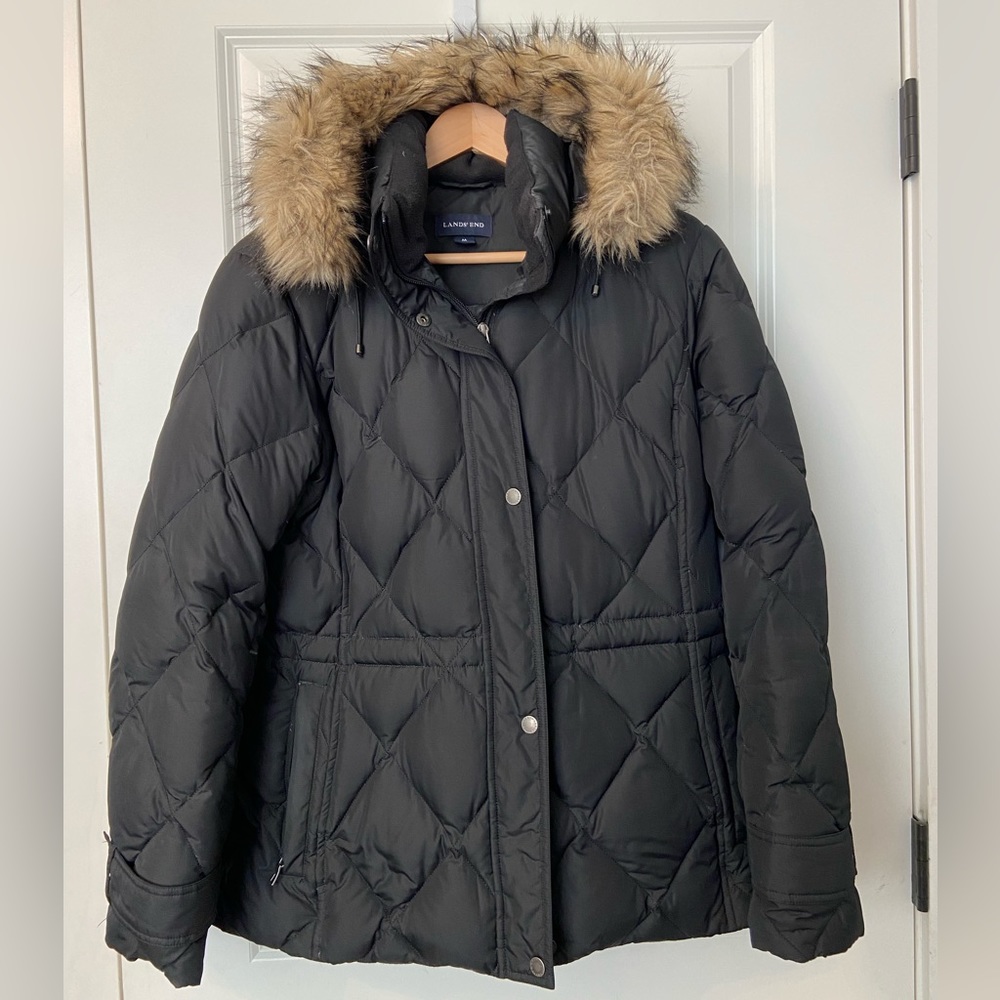 Lands End Warm Women’s Coat with removable fur accent and removable hood M 10/12